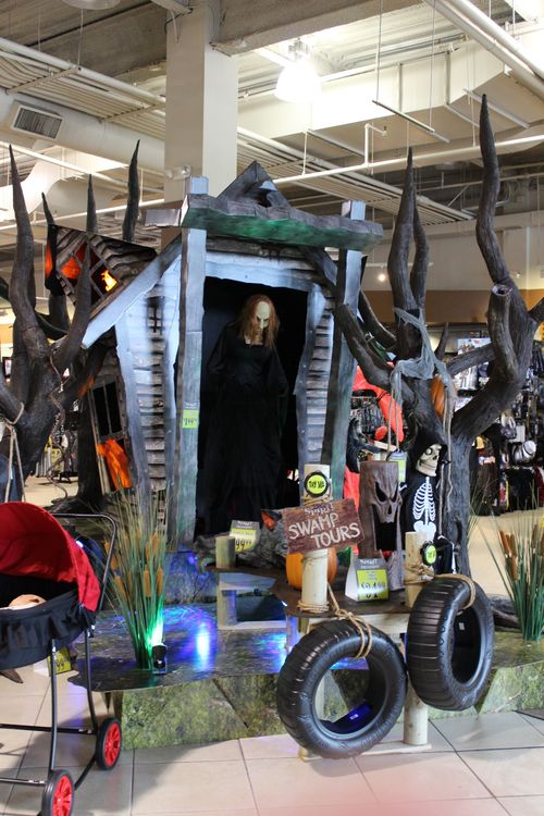 Spirit halloween 2015 store display 2