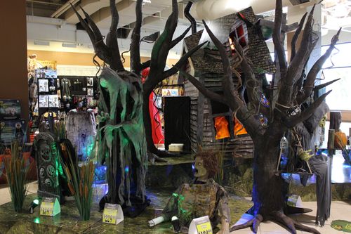 Spirit halloween 2015 store display